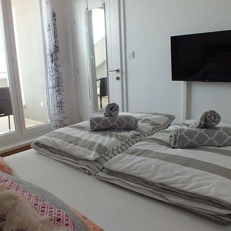Apartment Silvija Novalja Exteriör bild