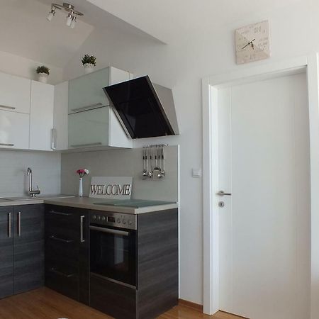 Apartment Silvija Novalja Exteriör bild
