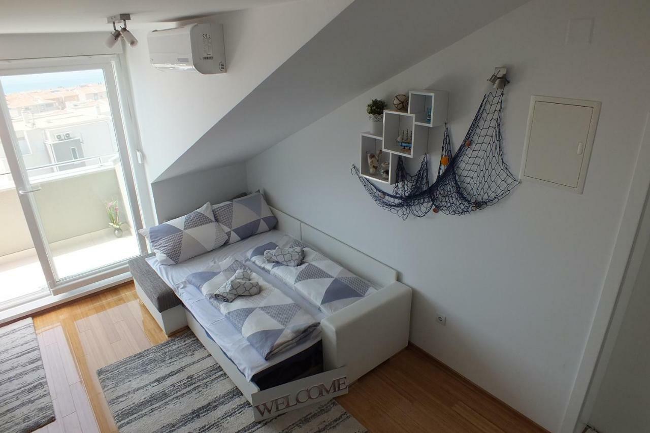 Apartment Silvija Novalja Exteriör bild
