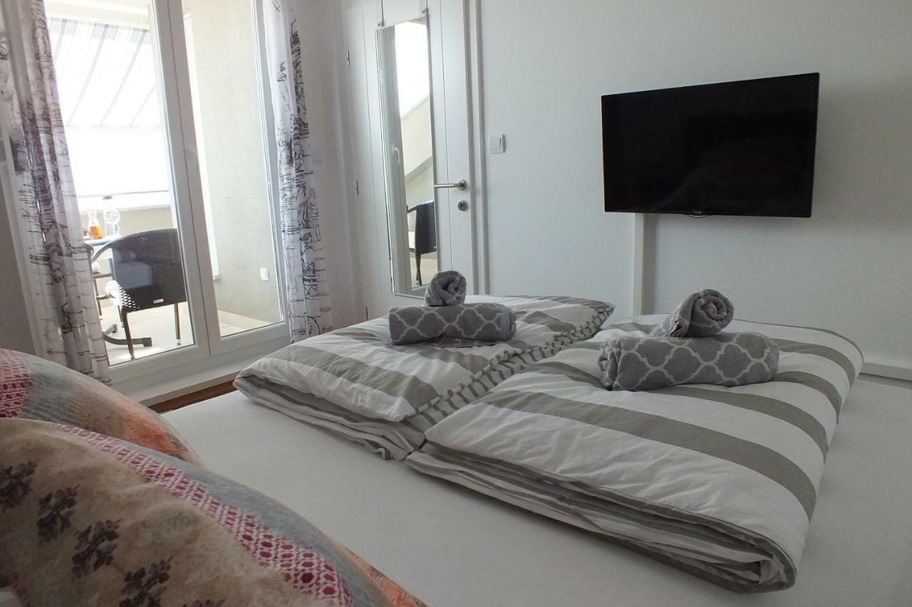 Apartment Silvija Novalja Exteriör bild