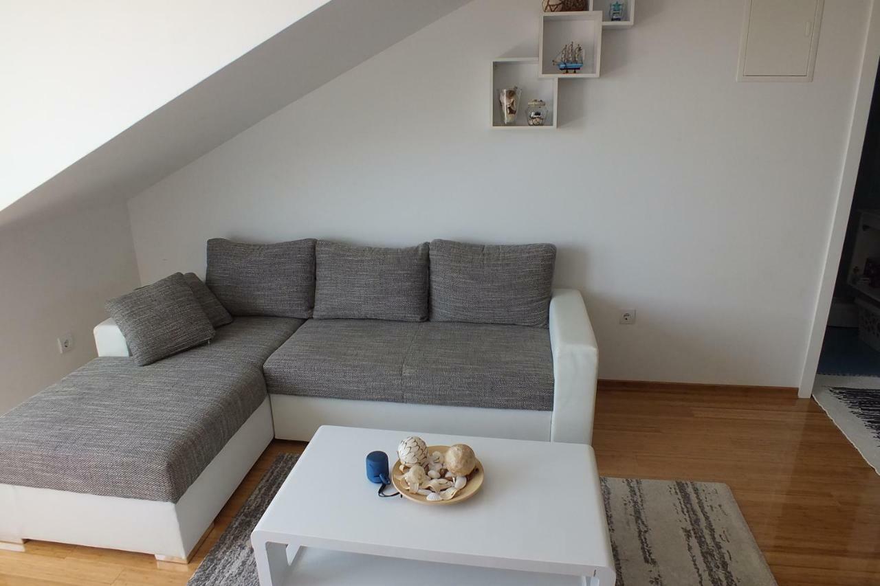 Apartment Silvija Novalja Exteriör bild